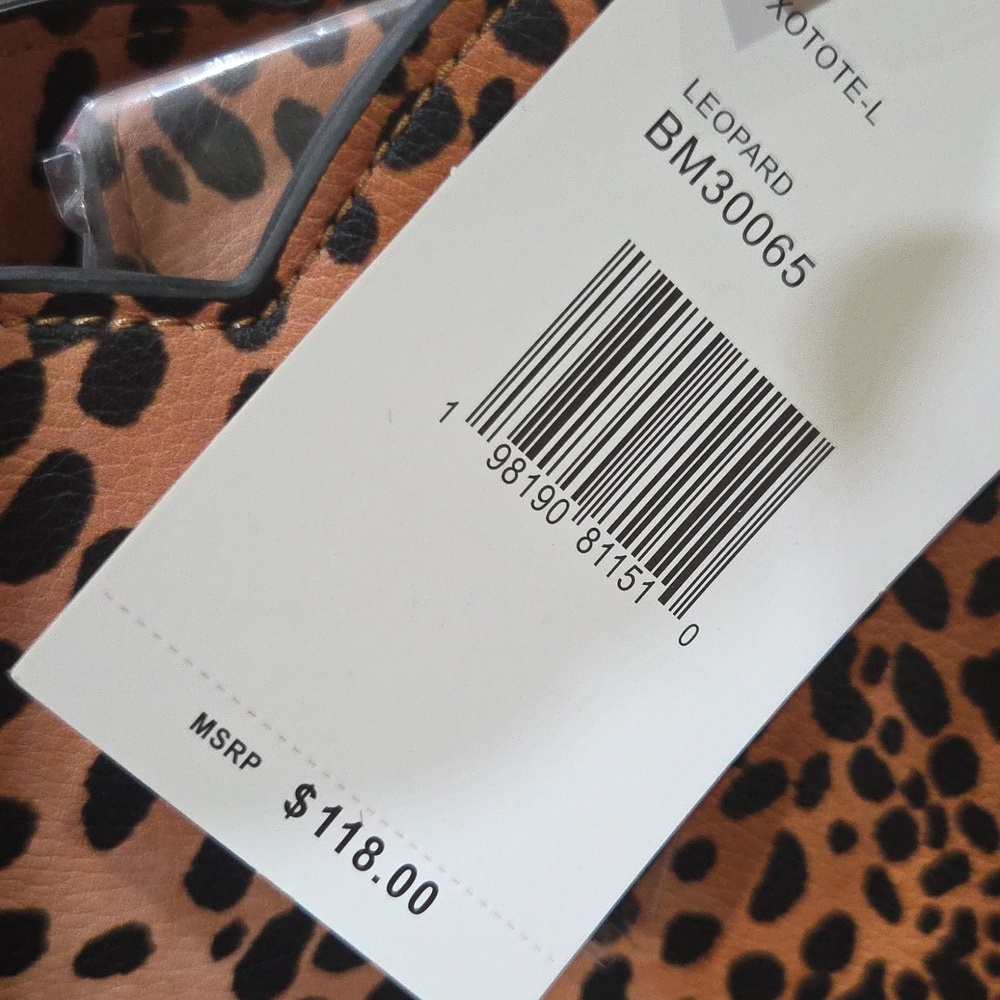 🖤🔹️Betsey Johnson 🔹️XOTOTE-L  Leopard Print 2pc Tote with Black Bag Charm - Picture 11 of 17